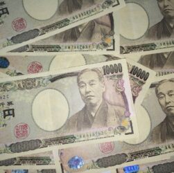 La Bank of Japan abbassa i tassi d’interesse