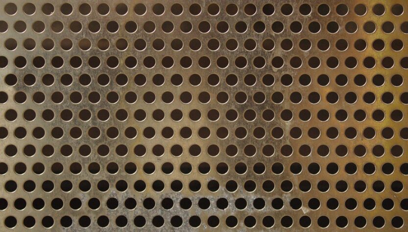 Lo stampaggio della lamiera a freddo, cos’è e quali vantaggi ha questo processo