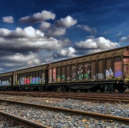 Cambio merce: il futuro in un Paese ancorato al passato